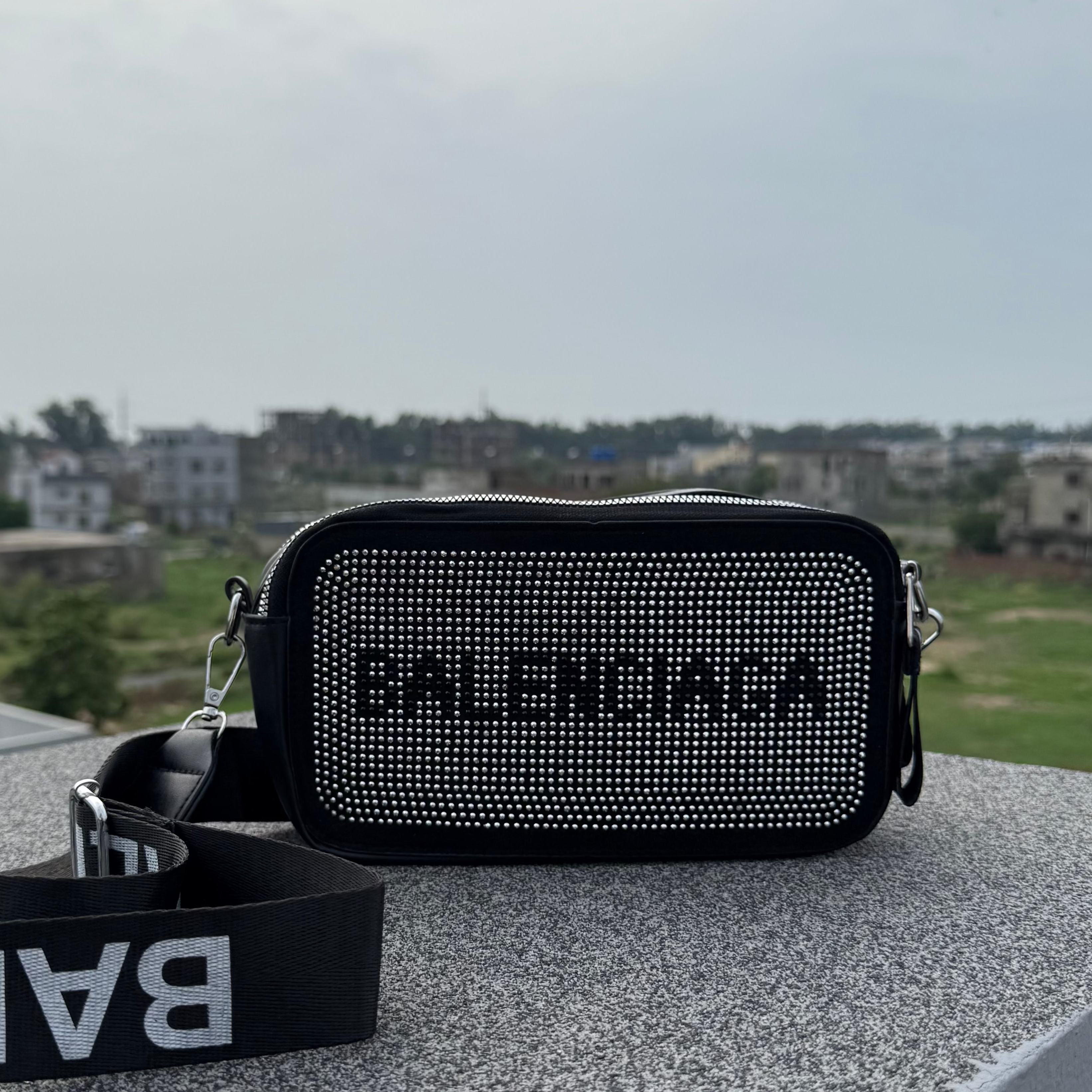 BALENCIAGA ( BLACK )
