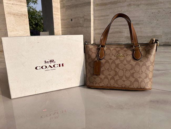 COACH Bag - Gallery Tote Bag In Signature Canvas- Brown Hover Image