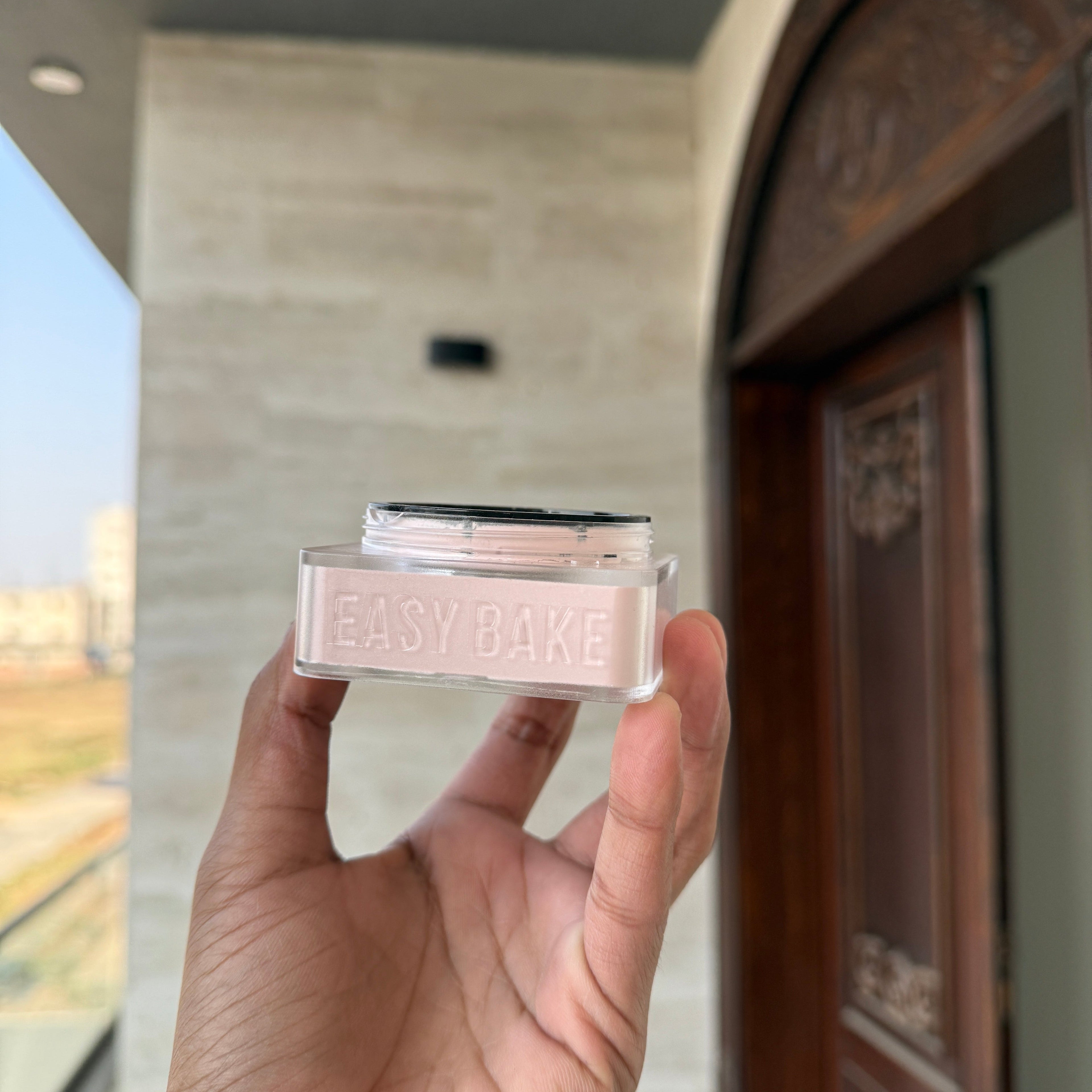 Huda Beauty - Easy Bake Loose Baking & Setting Powder - CHERRY BLOSSOM