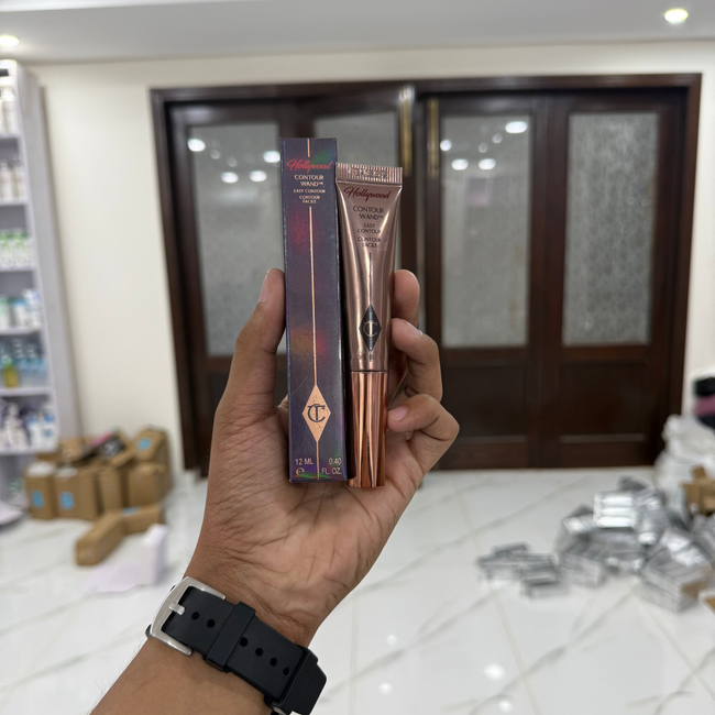 Charlotte Tilbury - Hollywood Contour Wand - FAIR/MEDIUM (PALE-MOYEN) Main Image